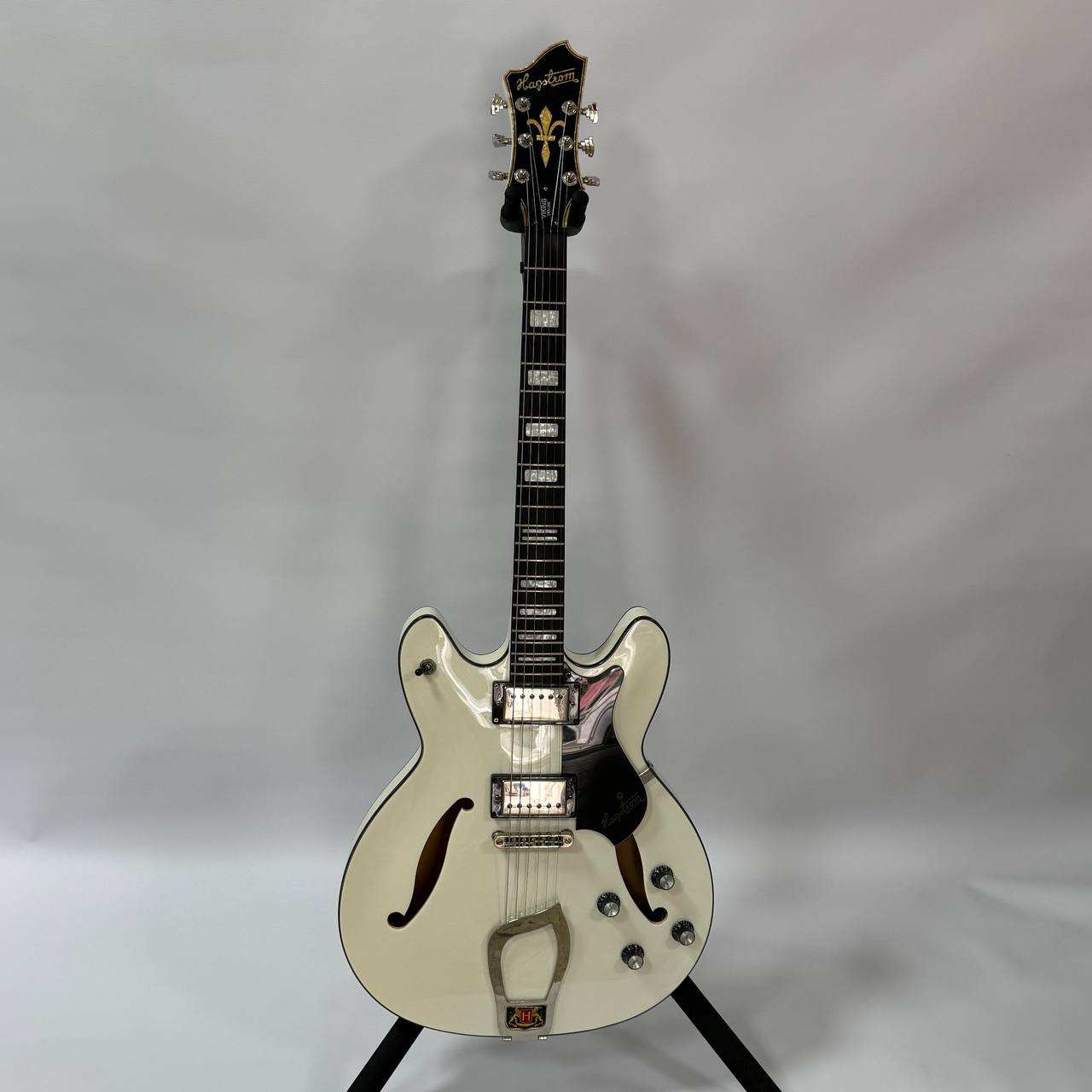 Напівакустична гітара Hagstrom Viking White з кейсом 0